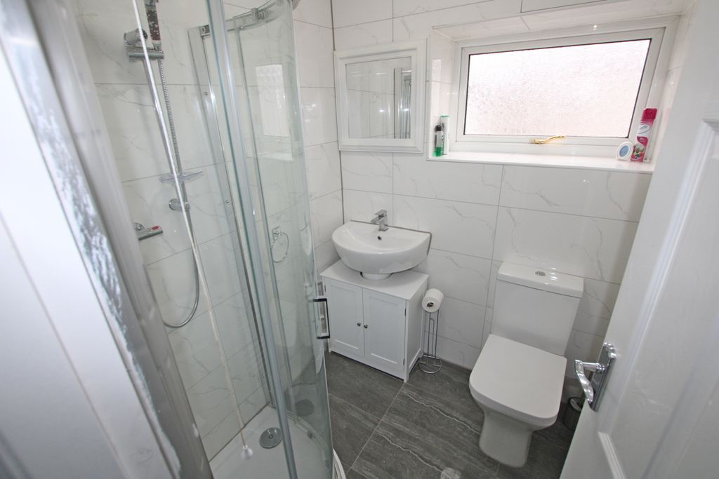 Additional image 7 of 2 bed flat to rentBarnes Street, Clayton Le Moors, Accrington BB5