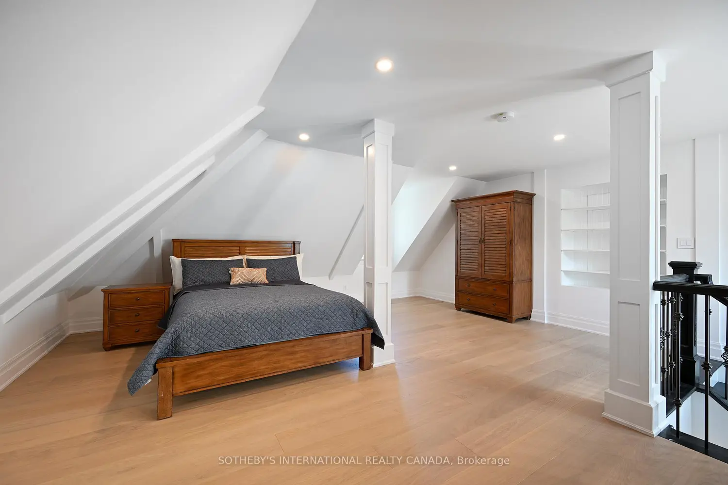 Additional image 10 of 2376 #8 Sideroad