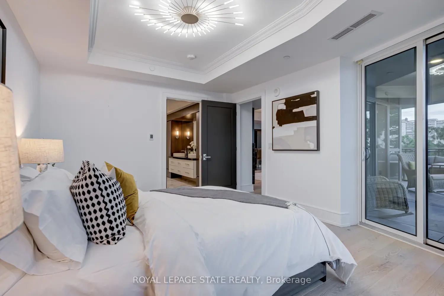 Additional image 5 of 2060 Lakeshore Road 308