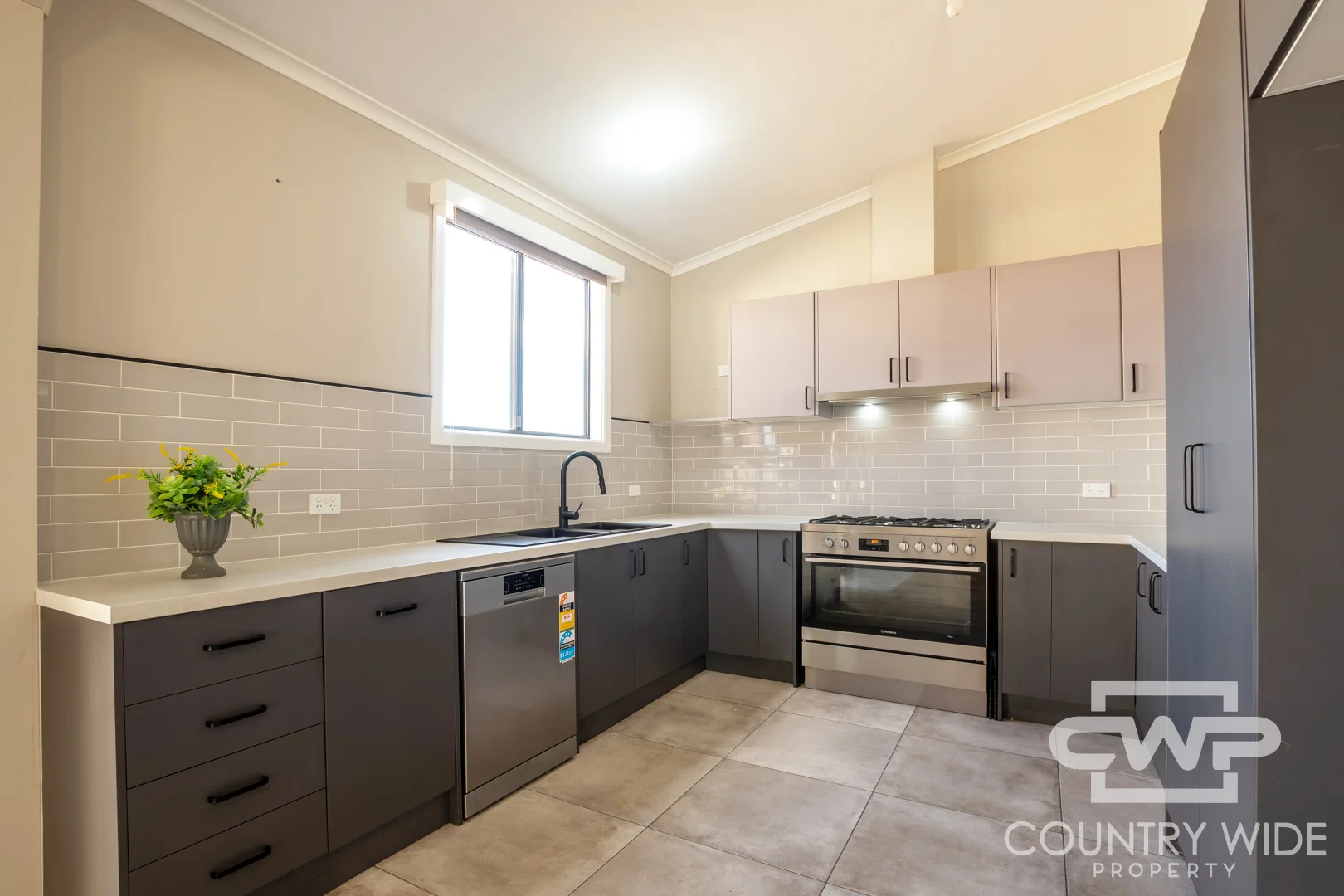 Additional image 4 of 10 Surrey Park Court, Glen Innes NSW 2370
