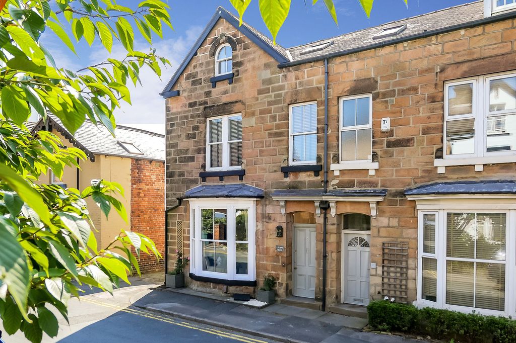4 bed terraced house to rentRobert Street, Harrogate HG1