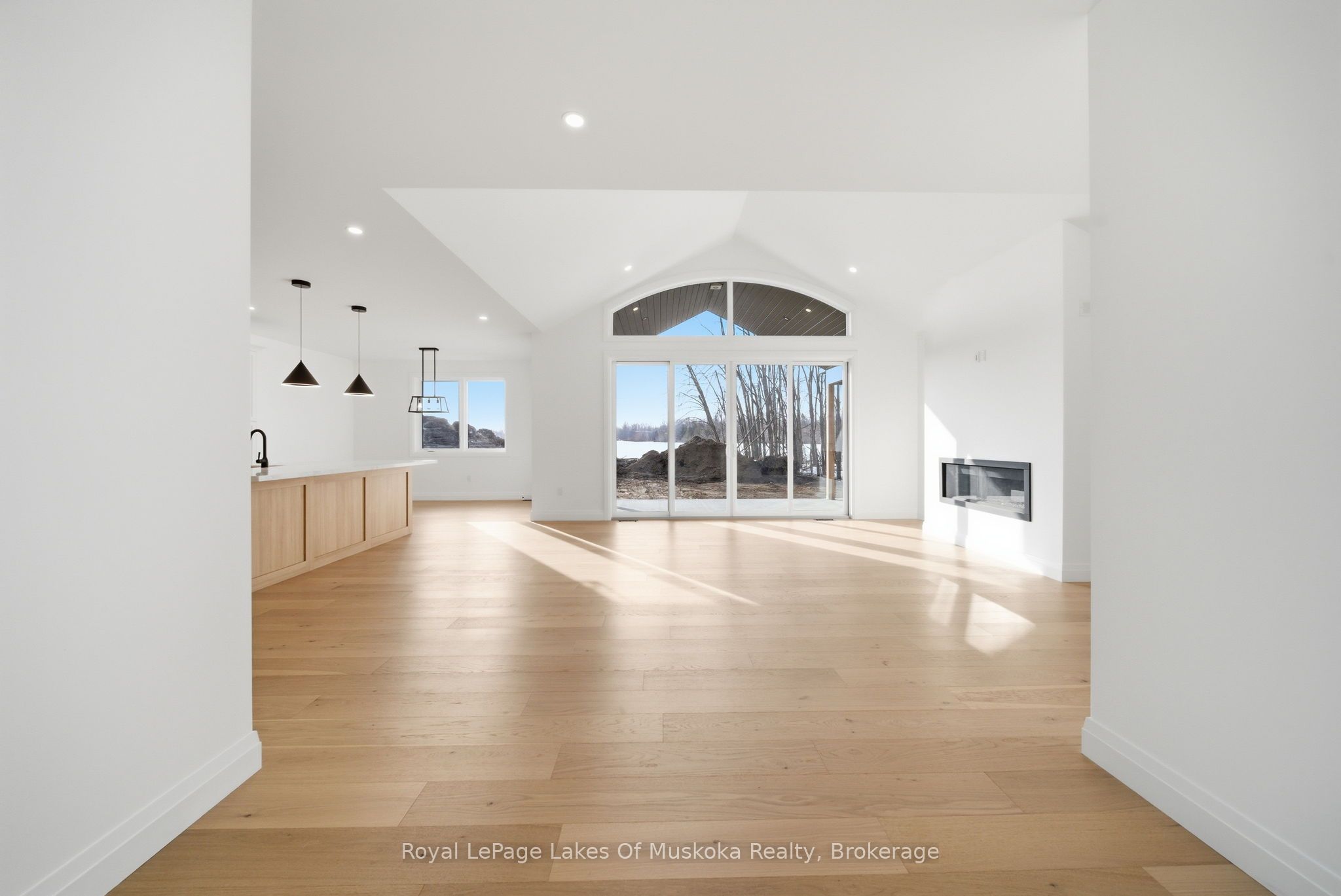 Additional image 3 of 19 Henry Ball Court, Oro-medonte, ON, L0K 2G1