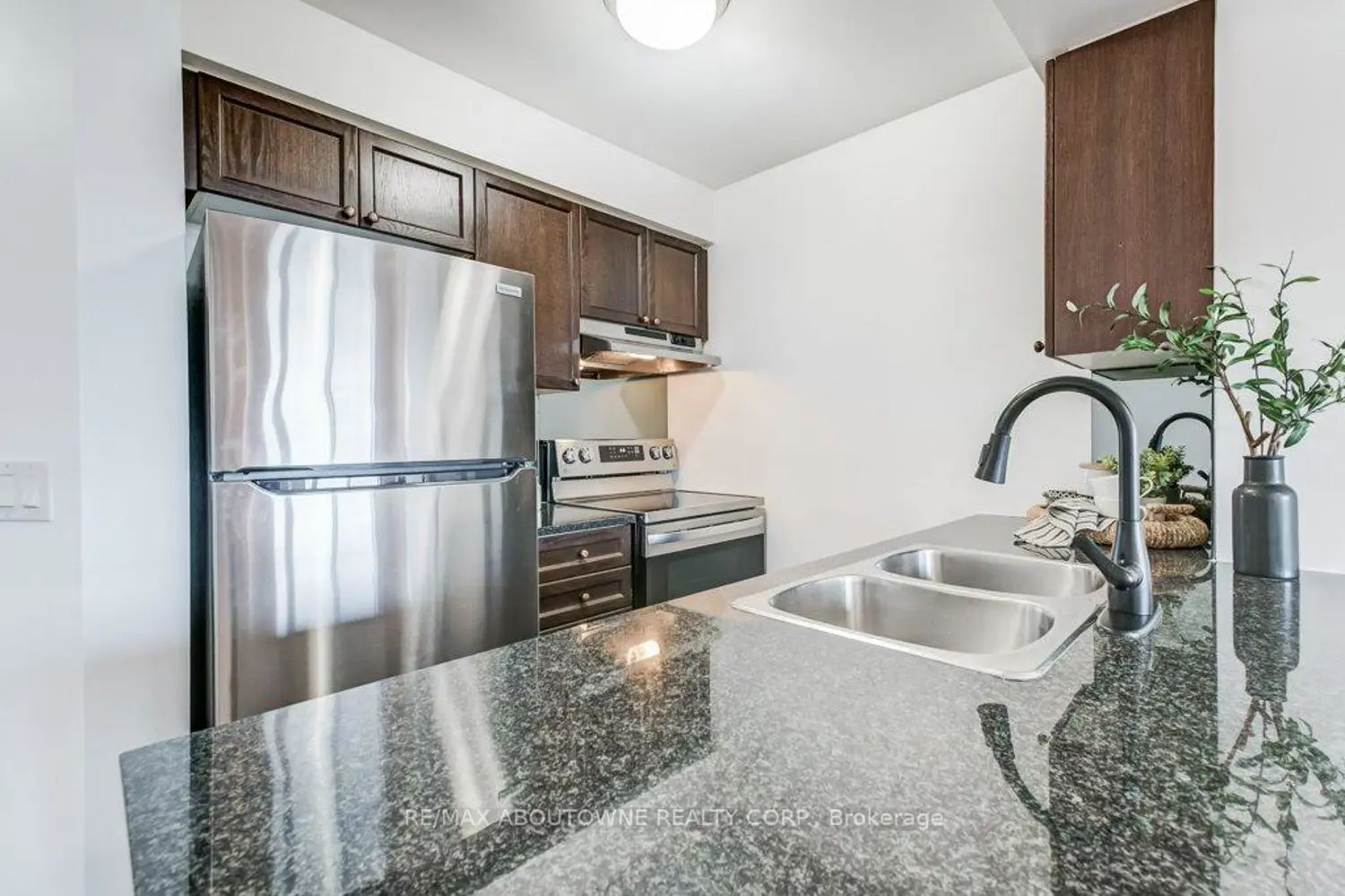 Additional image 6 of 2325 Central Park Drive 405