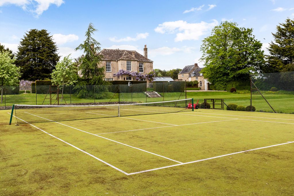 Additional image 10 of 6 bed detached house to rentCirencester, Gloucestershire GL7