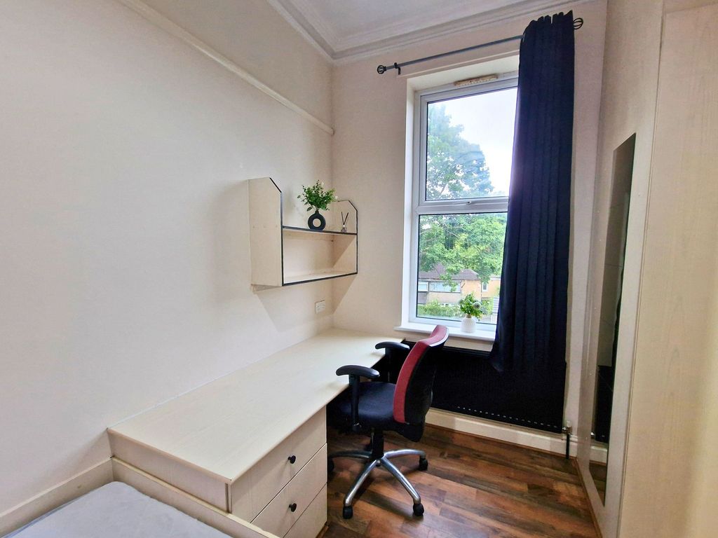 Additional image 7 of 6 bed flat to rentHolly Bank, Leeds LS6
