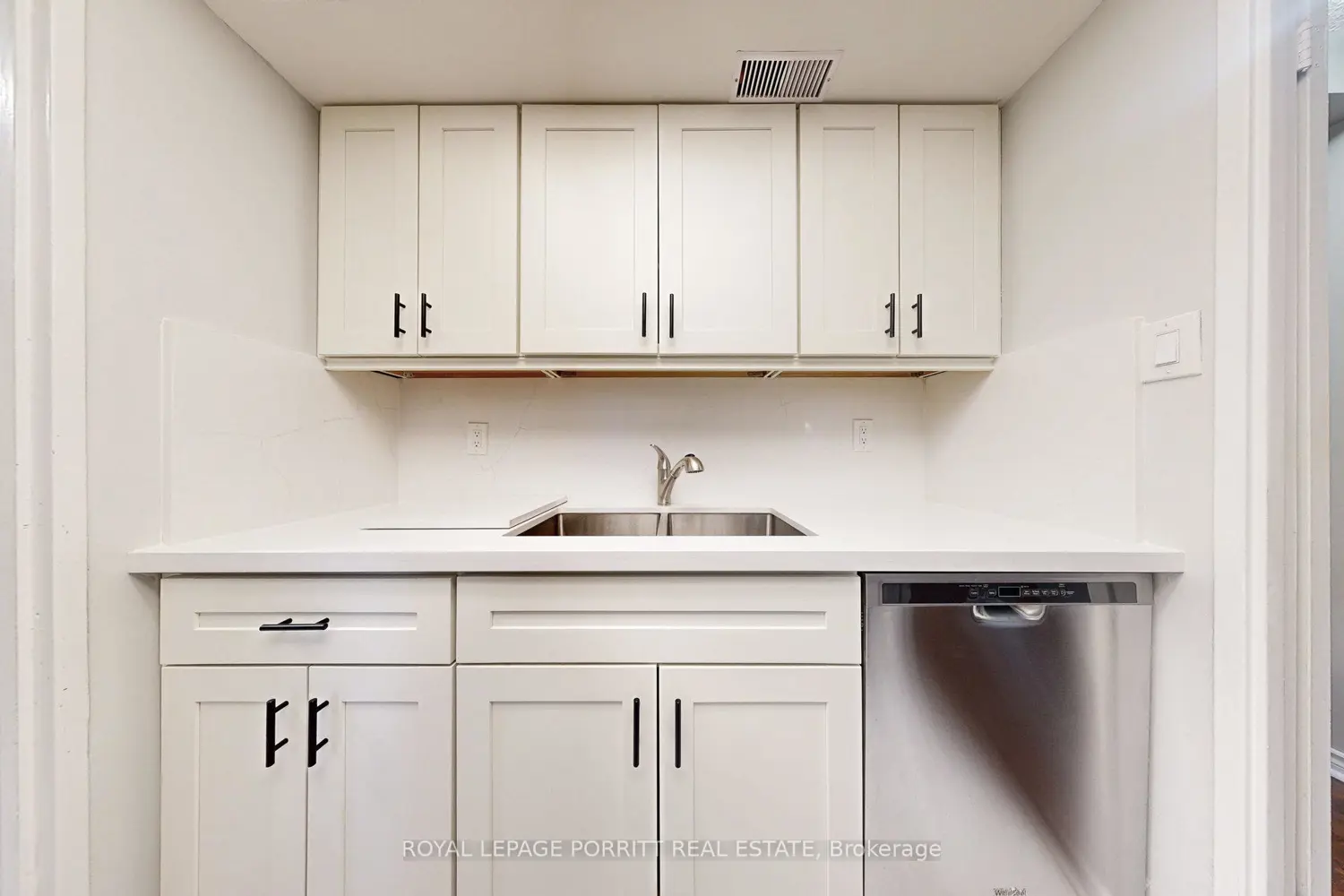 Additional image 4 of 1535 Lakeshore Road 201