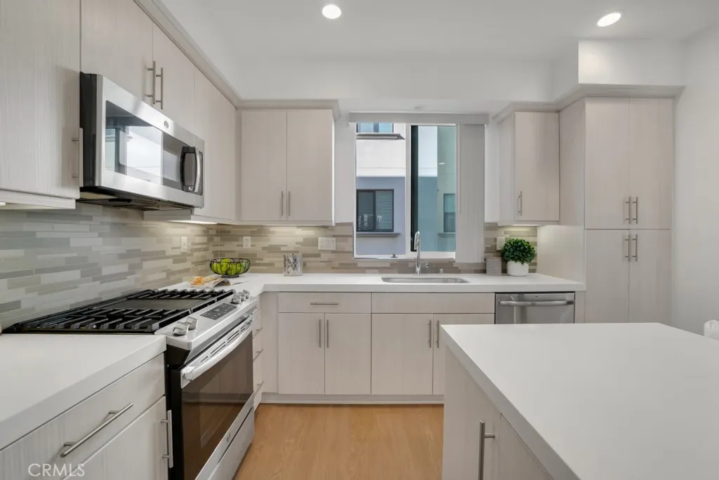 Additional image 9 of 10832 W Riverton Court, North Hollywood, CA 91602