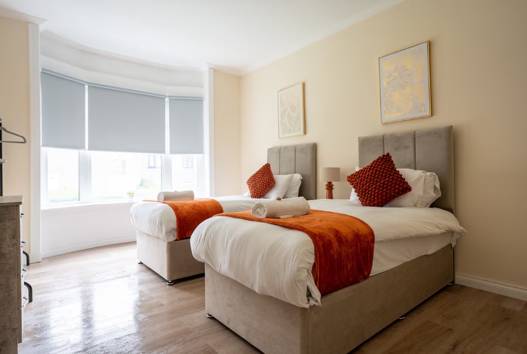 Additional image 6 of 3 Bed Flat, Curtis Avenue, G44, N1 7GU