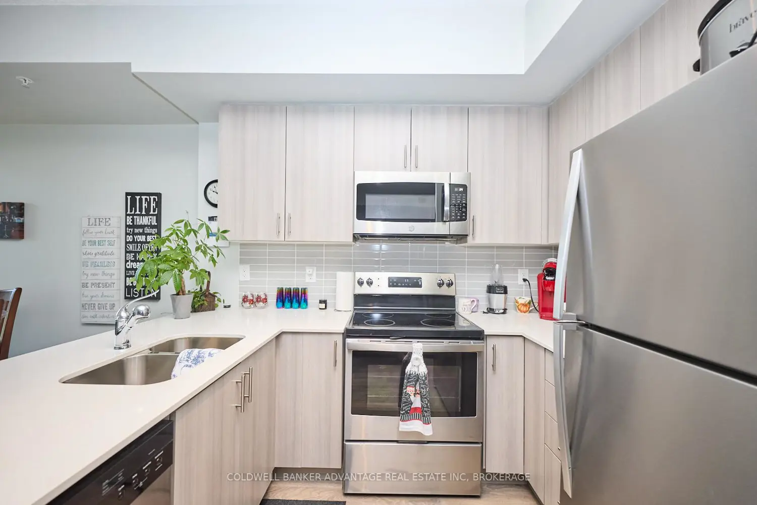 Additional image 8 of 550 North Service Road 610