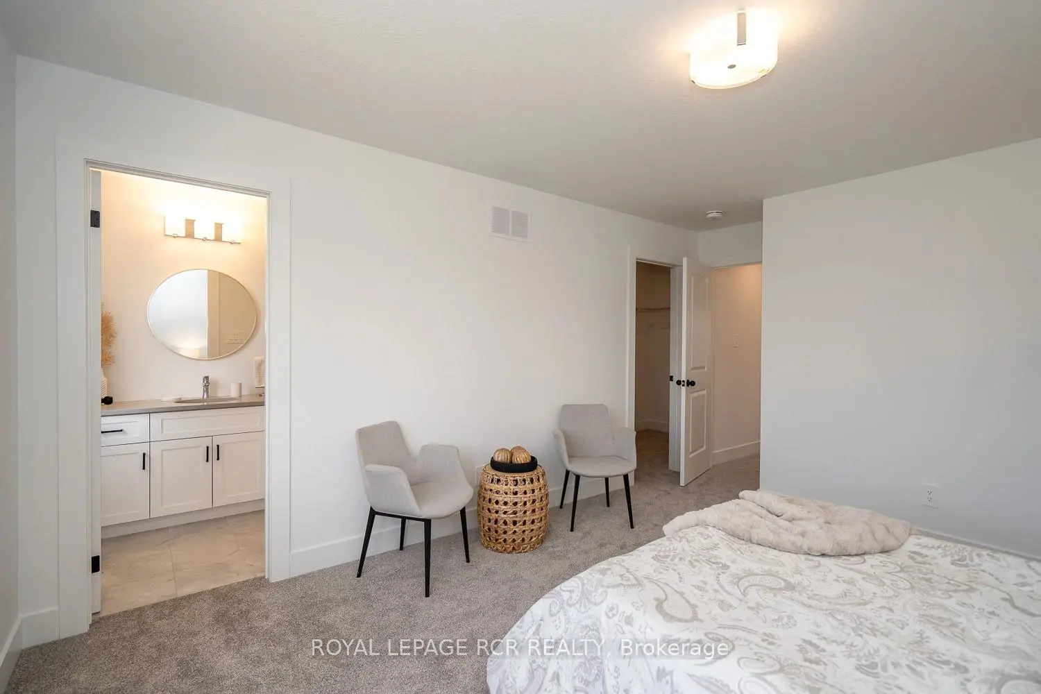 Additional image 12 of 690 Broadway Avenue 12