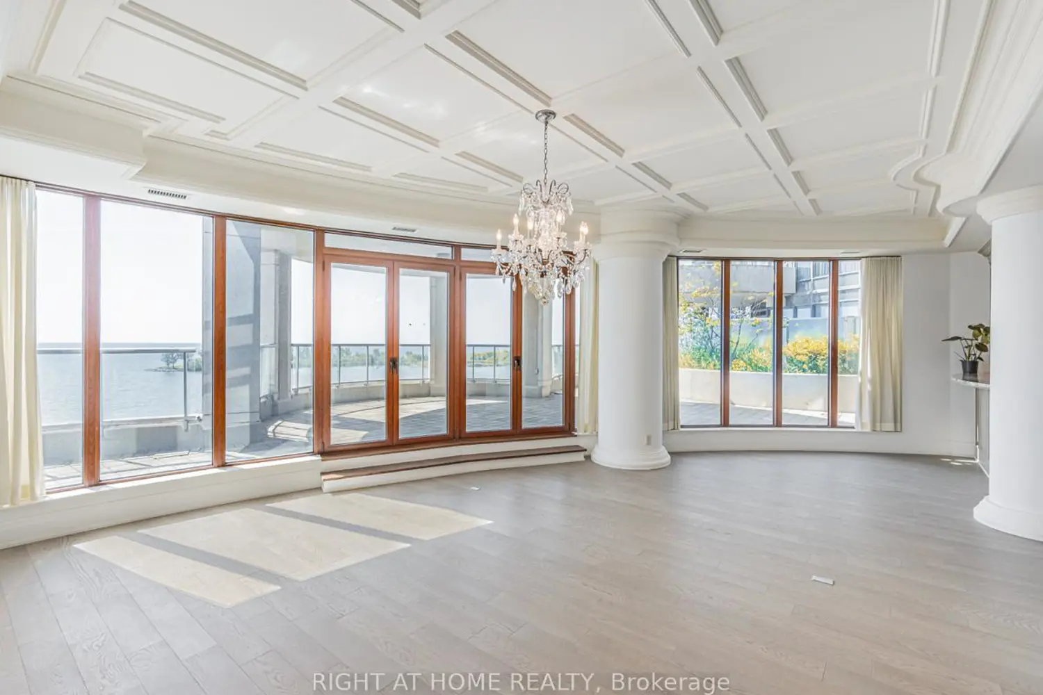 Additional image 7 of 2095 Lake Shore Boulevard Lph19