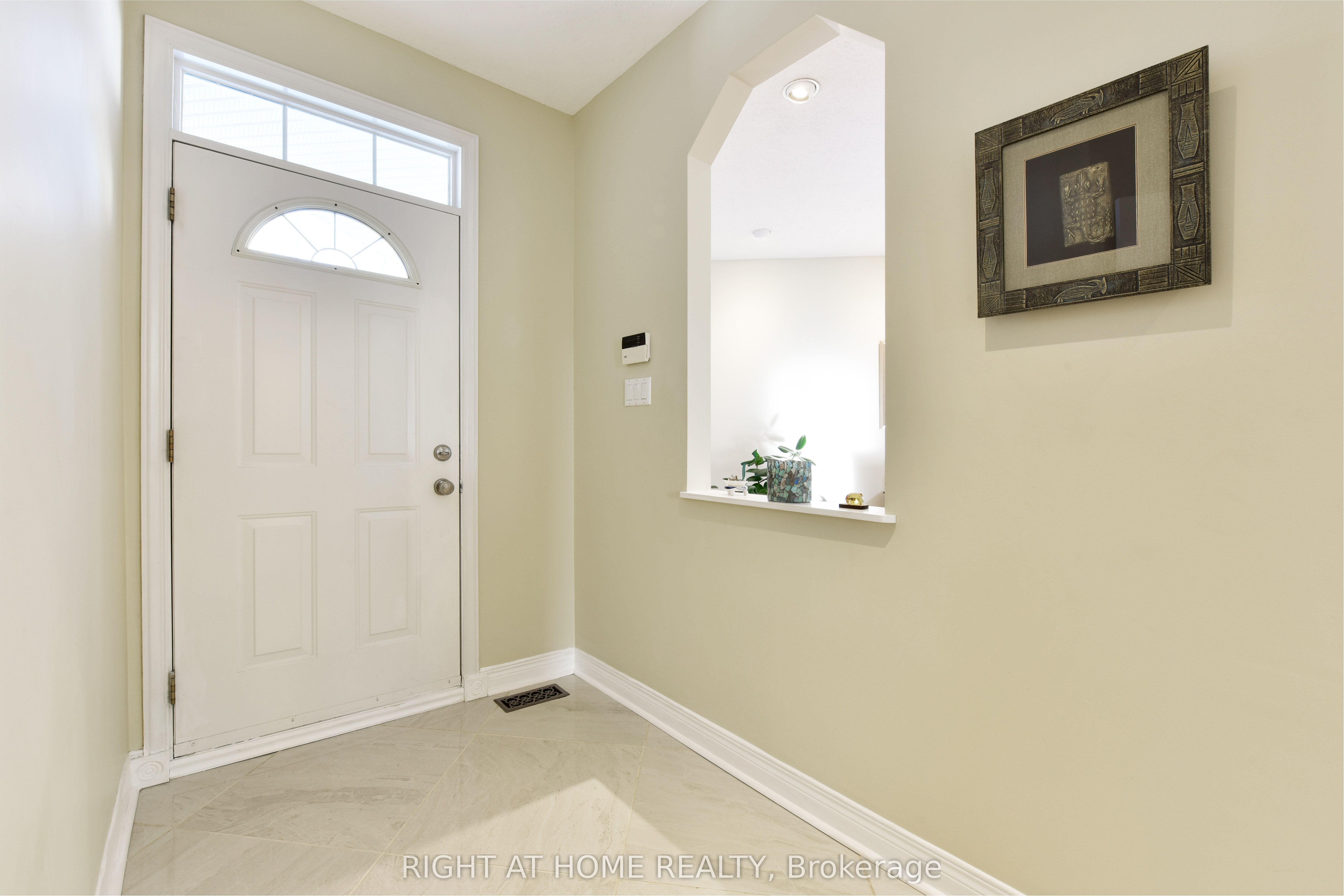 Additional image 4 of 20 Evanshen Crescent, Ottawa, ON, K2K 2Z6