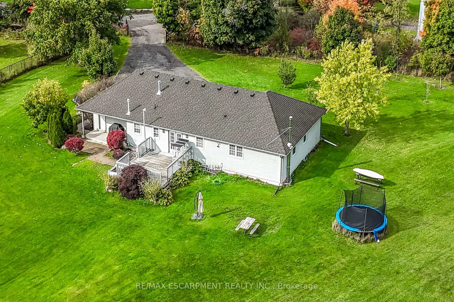 Additional image 17 of 2905 South Grimsby Road 6