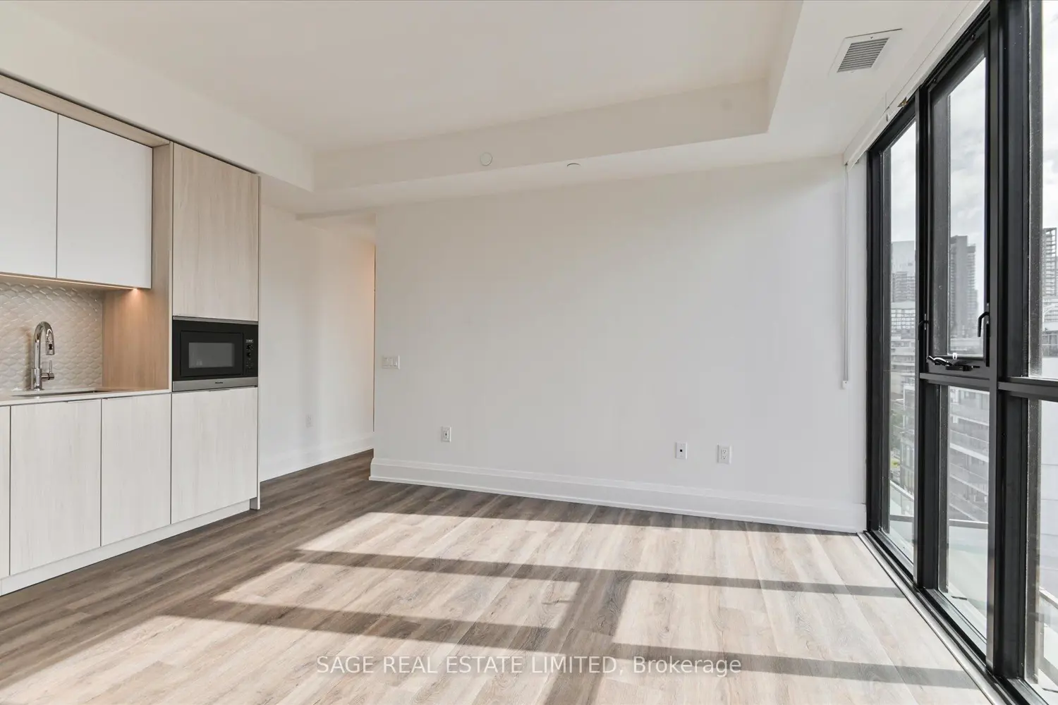 Additional image 4 of 123 Portland Street 1007