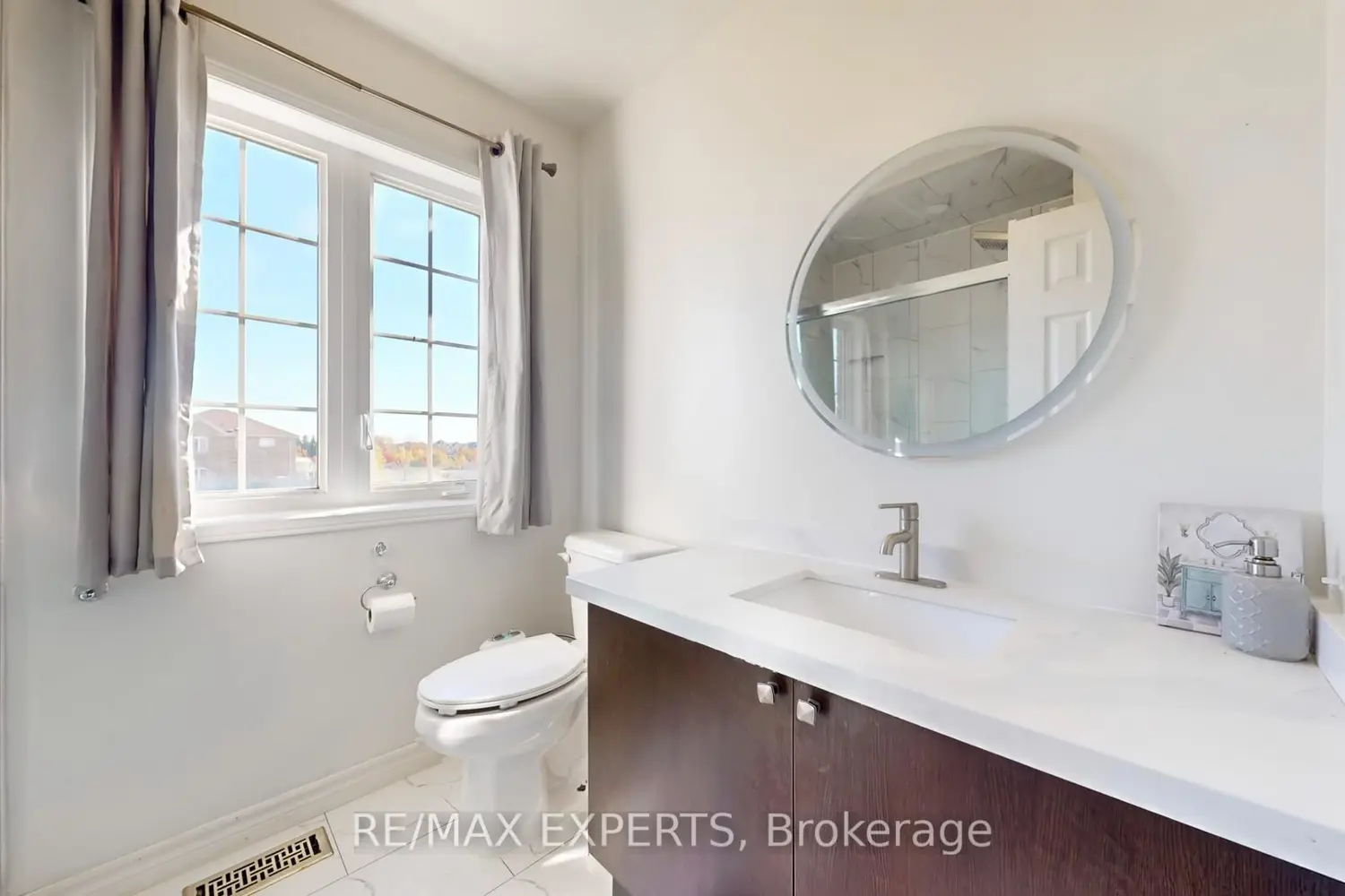 Additional image 12 of 2 Personna Circle