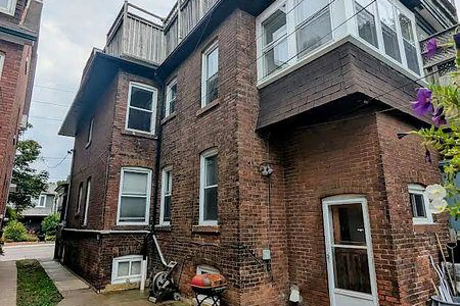 Additional image 2 of 239 Woodbine Avenue