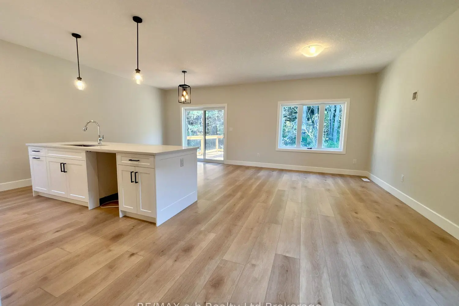 Additional image 15 of 41 Cash Crescent