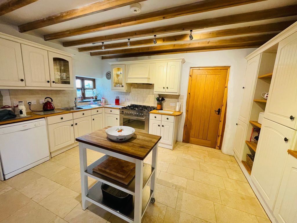 4 bed barn conversion to rentLlanfyrnach SA35 photo 3