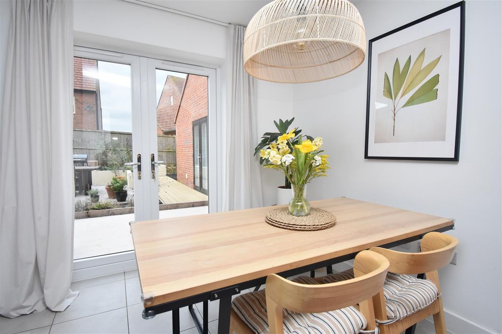 Additional image 5 of 4 bed semi-detached house to rentHughlings Close, Green Hammerton, York YO26