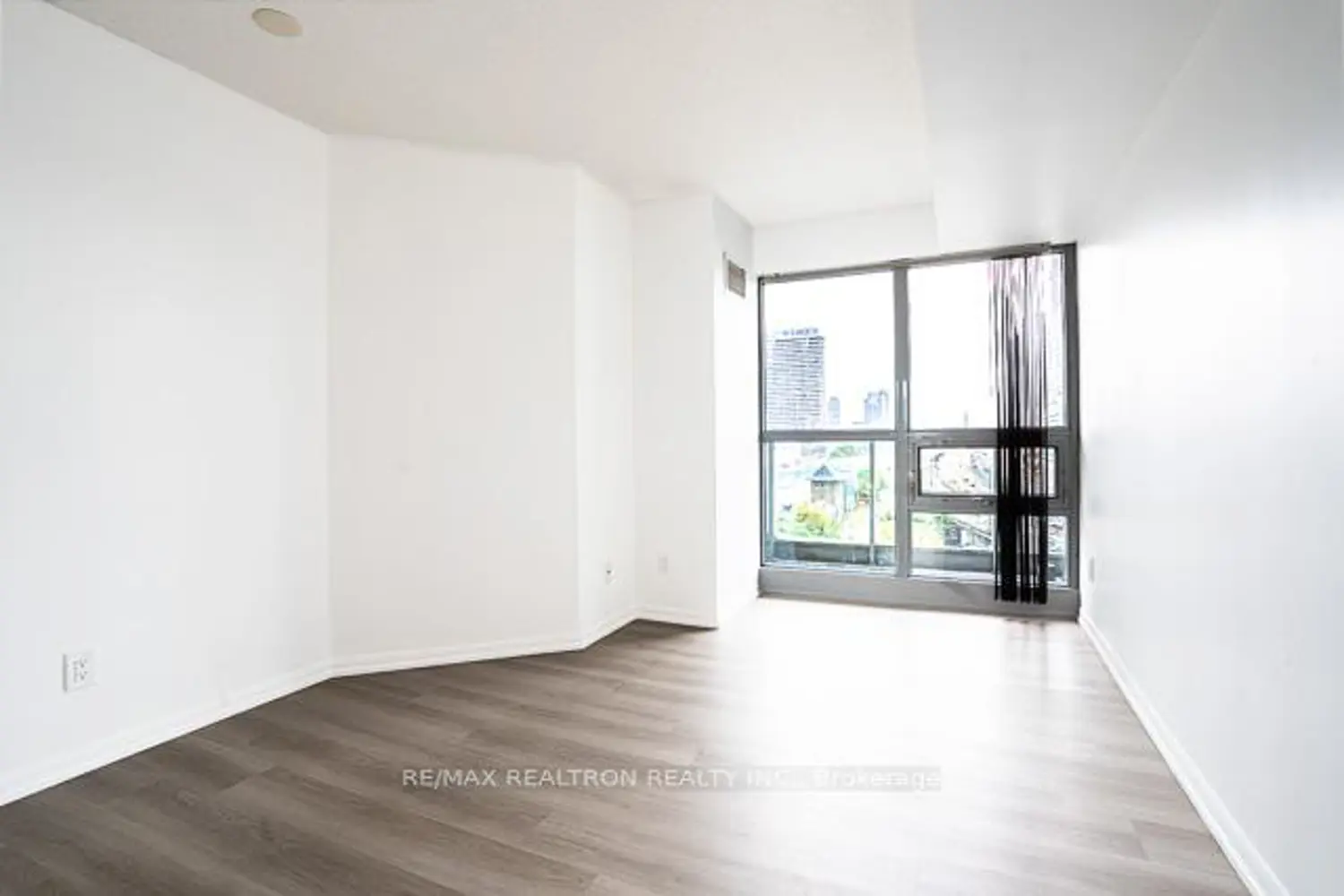 Additional image 14 of 18 Yonge Street 808