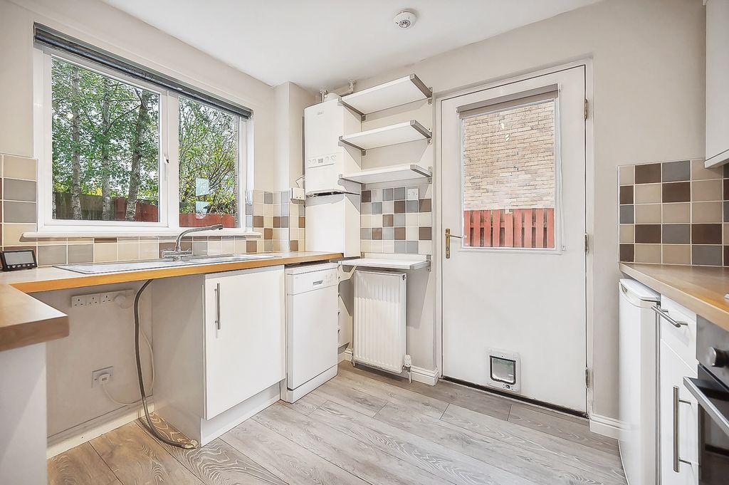 Additional image 7 of 3 bed semi-detached house to rentBrent Road, Glasgow, Glasgow G46