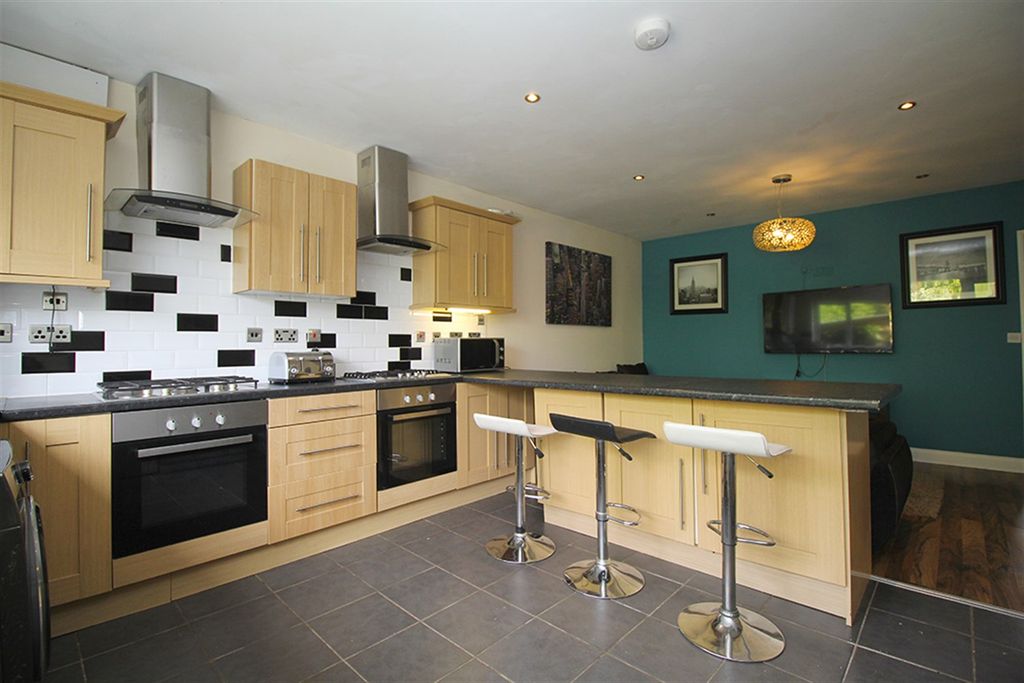 Additional image 2 of 9 bed town house to rentKnightthorpe Road, Loughborough LE11