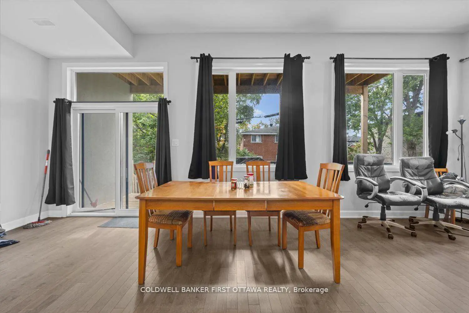 560 Queen Mary Street photo 5