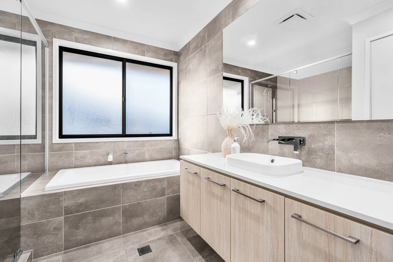 Additional image 12 of 54 Regent Street, Wynnum West QLD 4178