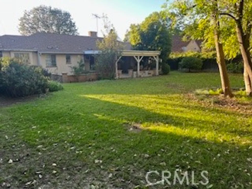 6842 Chisholm Ave, Van Nuys, CA 91406