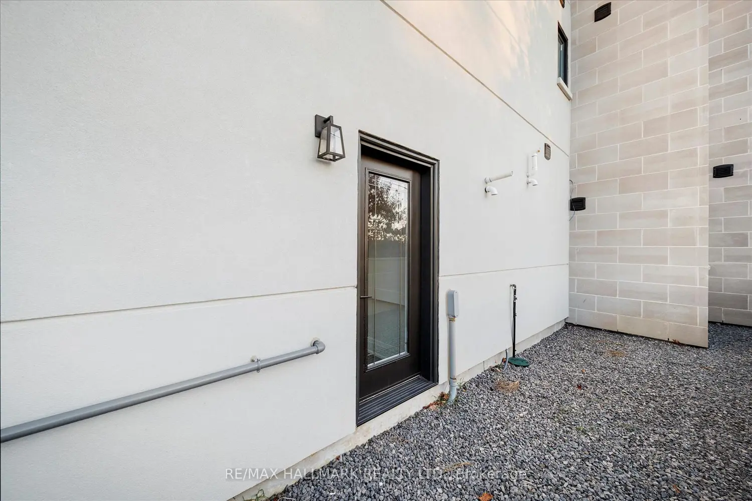 Additional image 20 of 27 Antonio Court 1B