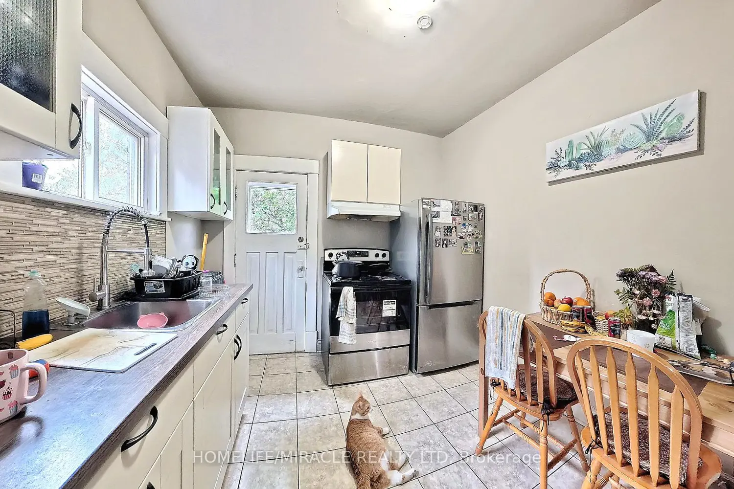 Additional image 10 of 25 Spadina Avenue