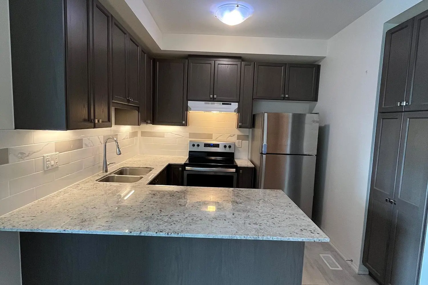 Additional image 3 of 53 Vantage Loop