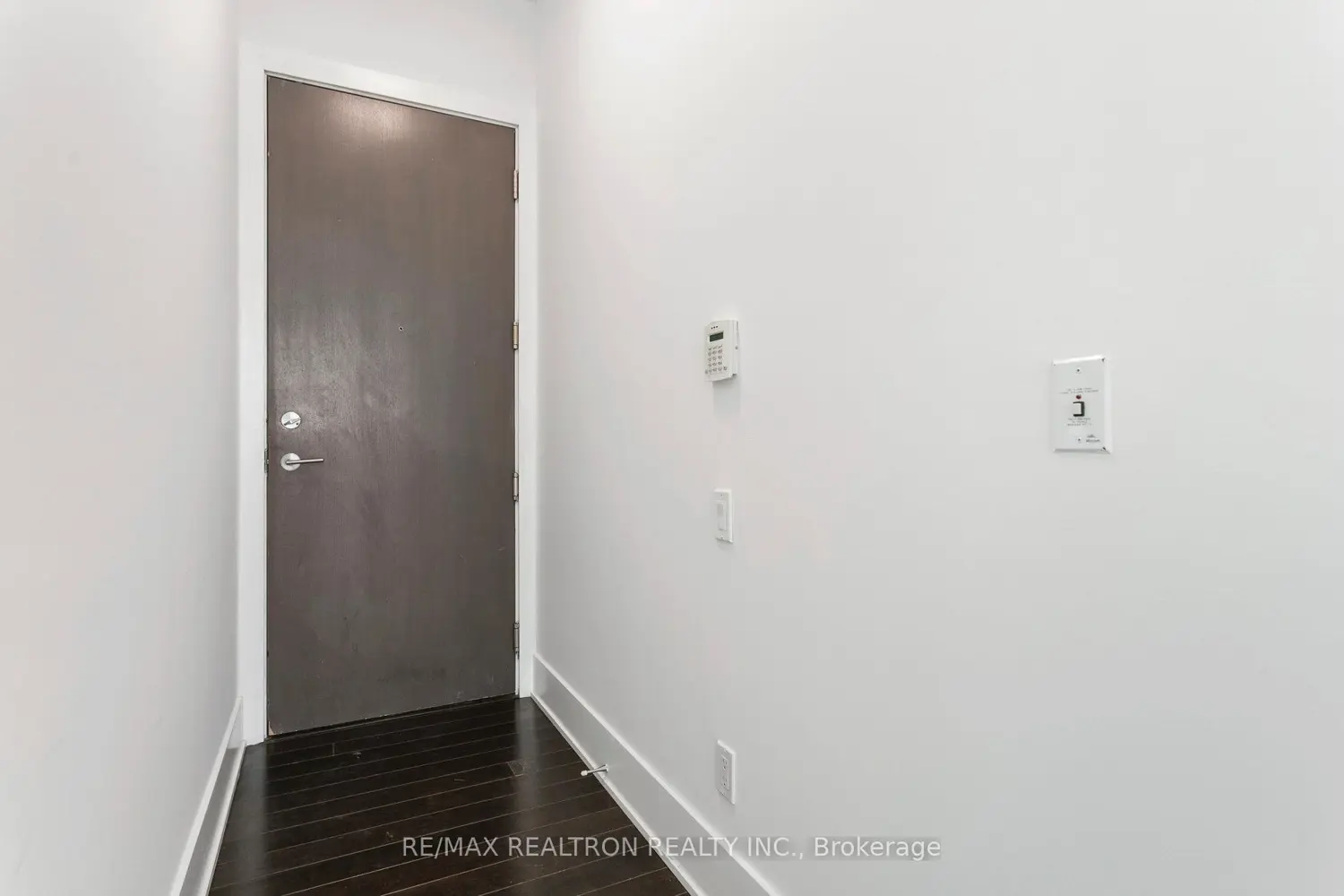 Additional image 2 of 103 The Queensway 2805