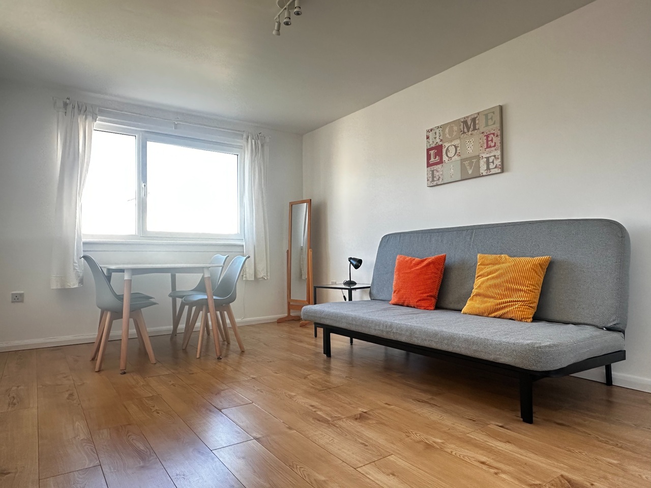 2 Bed Flat, Hailesland Grove, EH14, N1 7GU