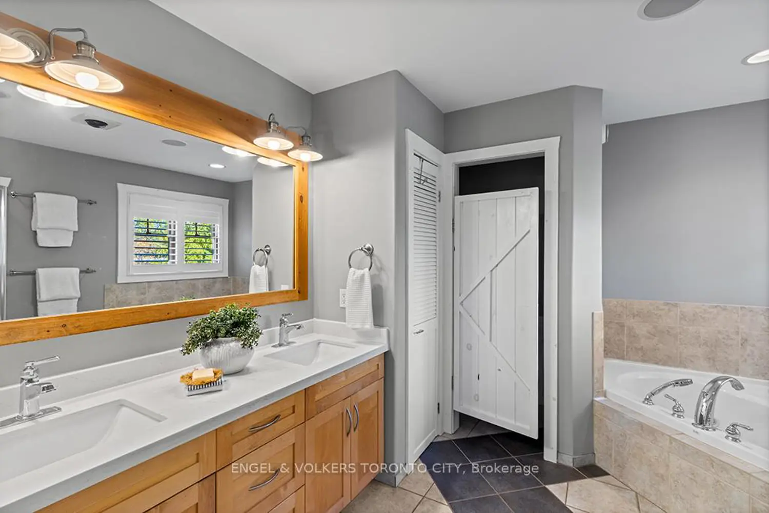 Additional image 10 of 19 Indianola Crescent