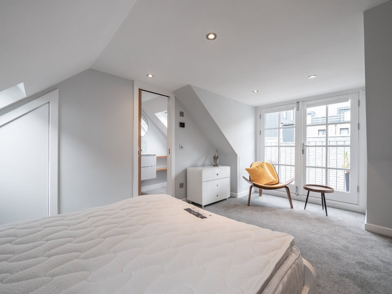 Additional image 20 of 2 Bed Flat, King's Stables Lane, EH1, N1 7GU