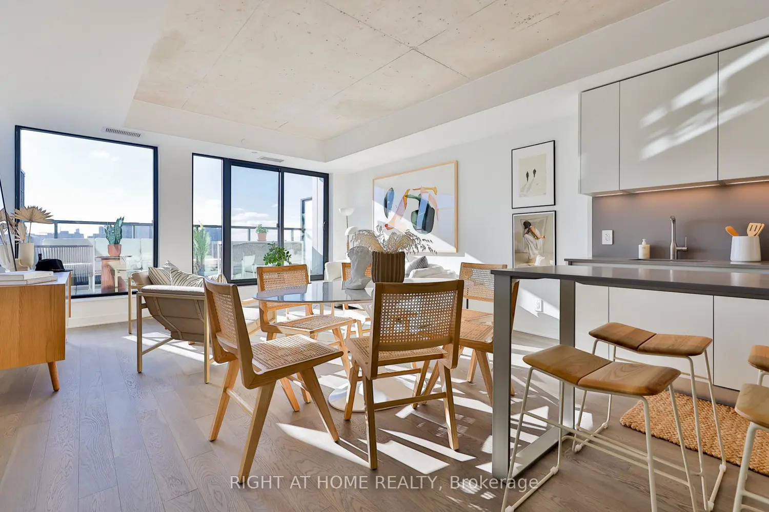 Additional image 7 of 2720 Dundas Street 604