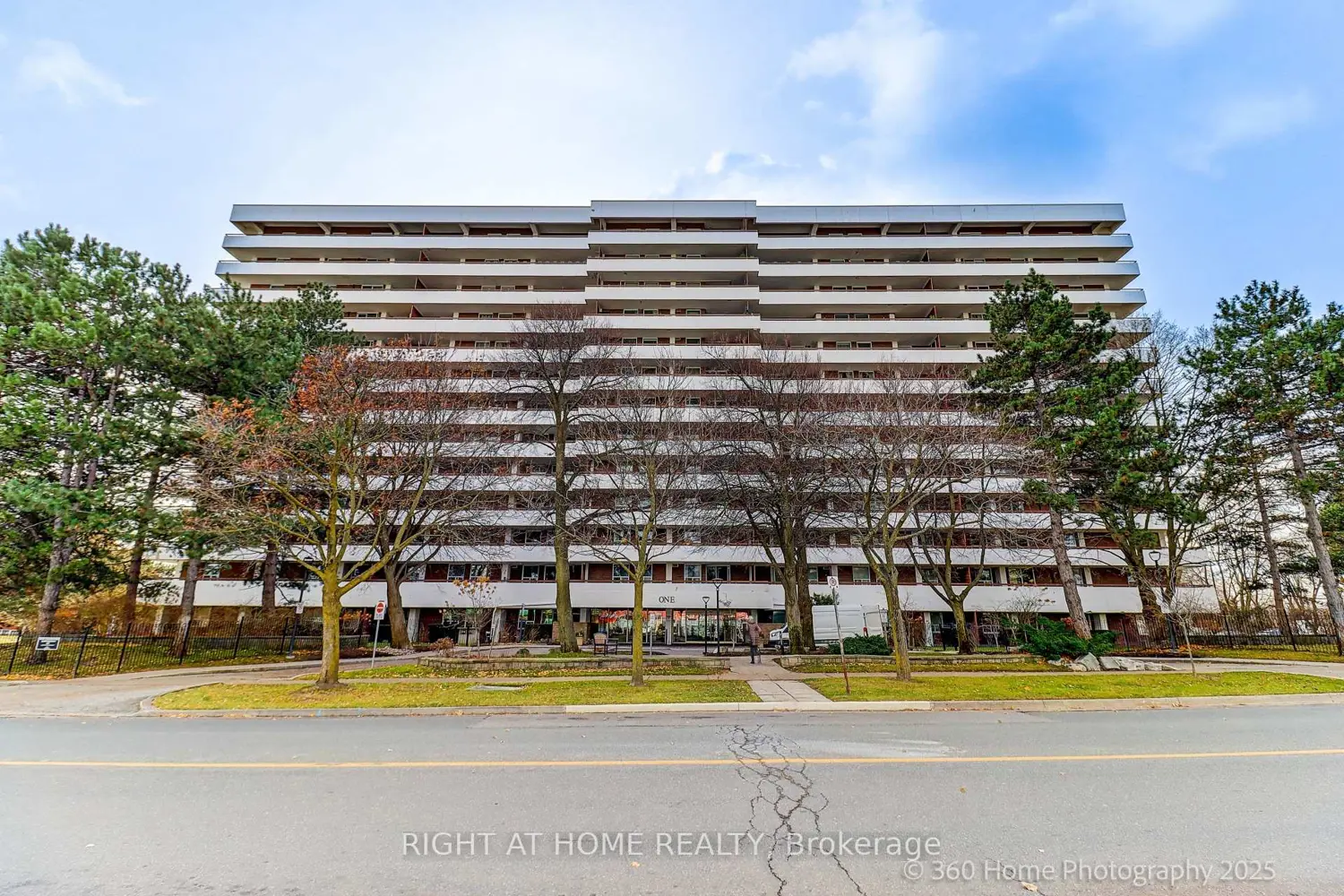 1 Royal Orchard Boulevard 1107