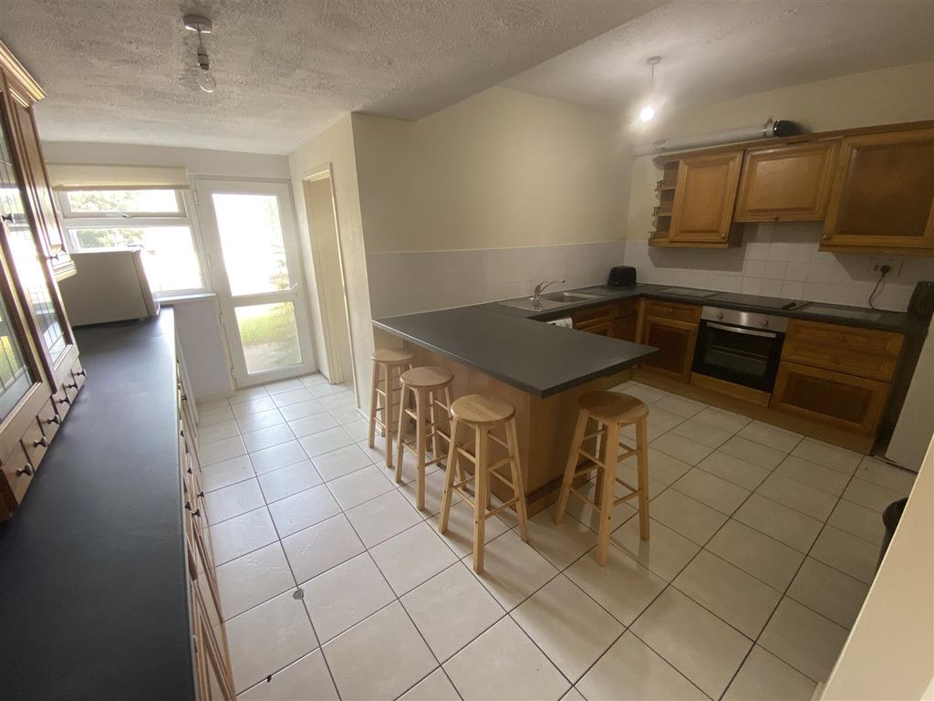 5 bed terraced house to rentQueen Street, Treforest CF37