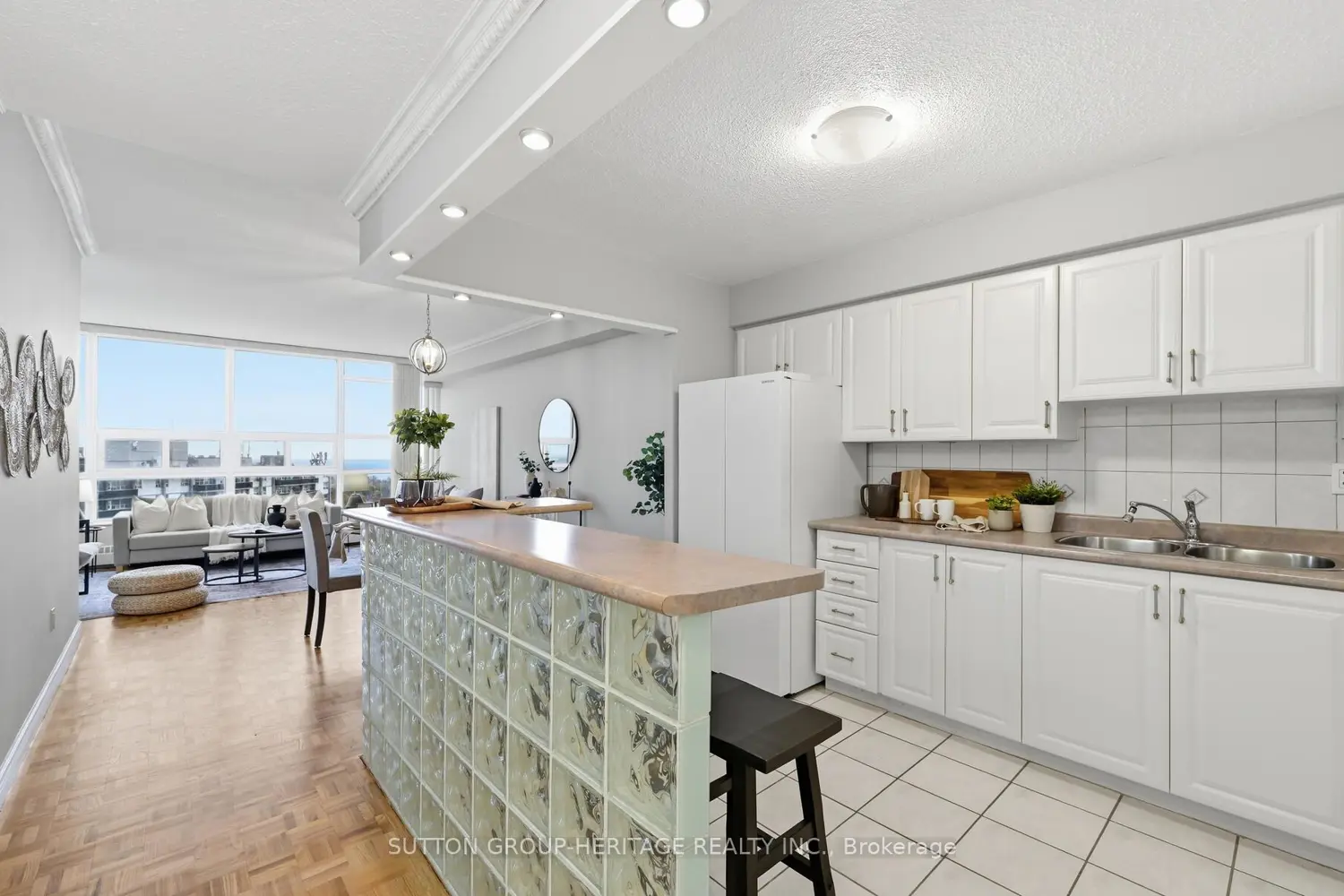 Additional image 8 of 3380 Eglinton Avenue 2007