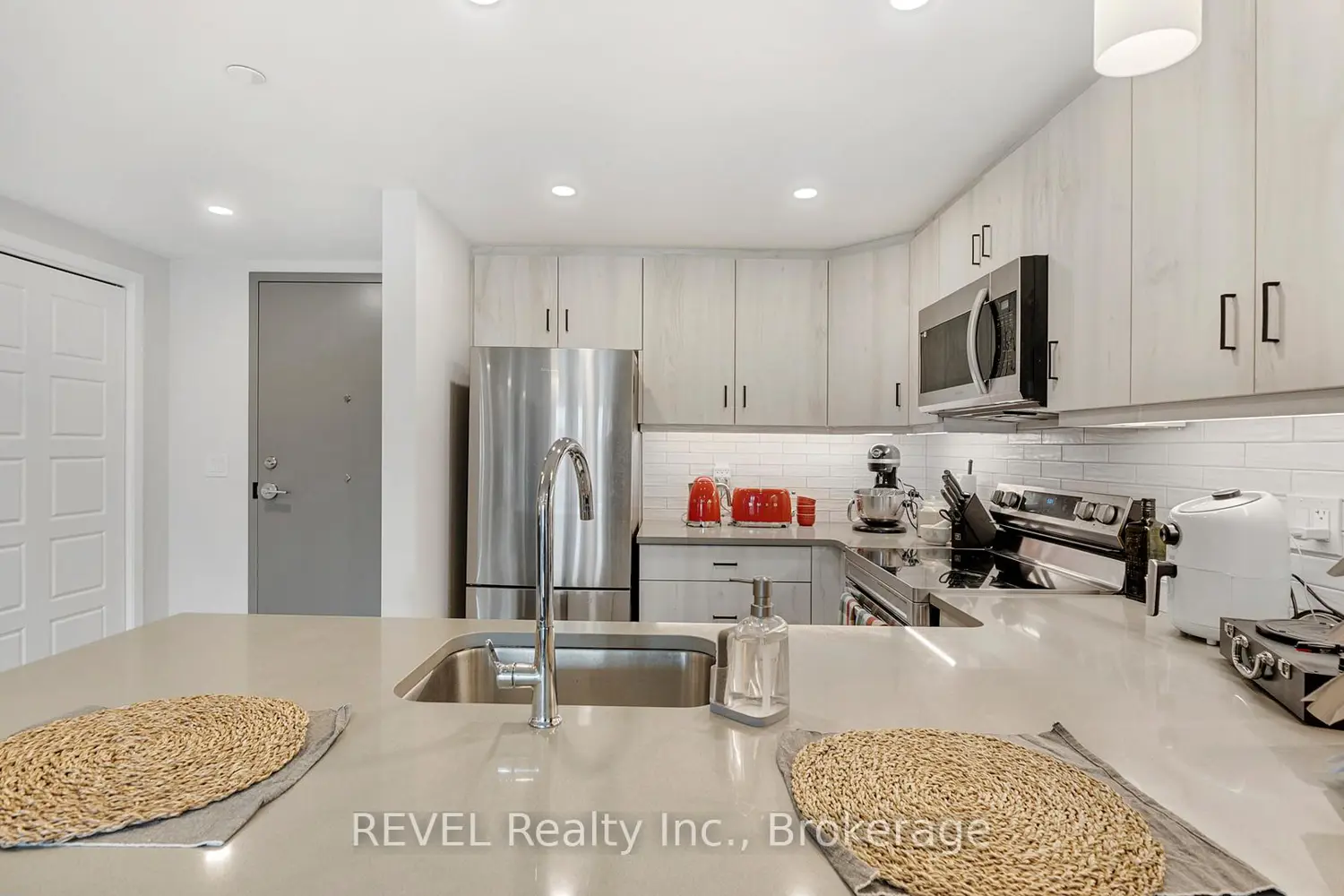 Additional image 5 of 3998 Victoria Avenue 106