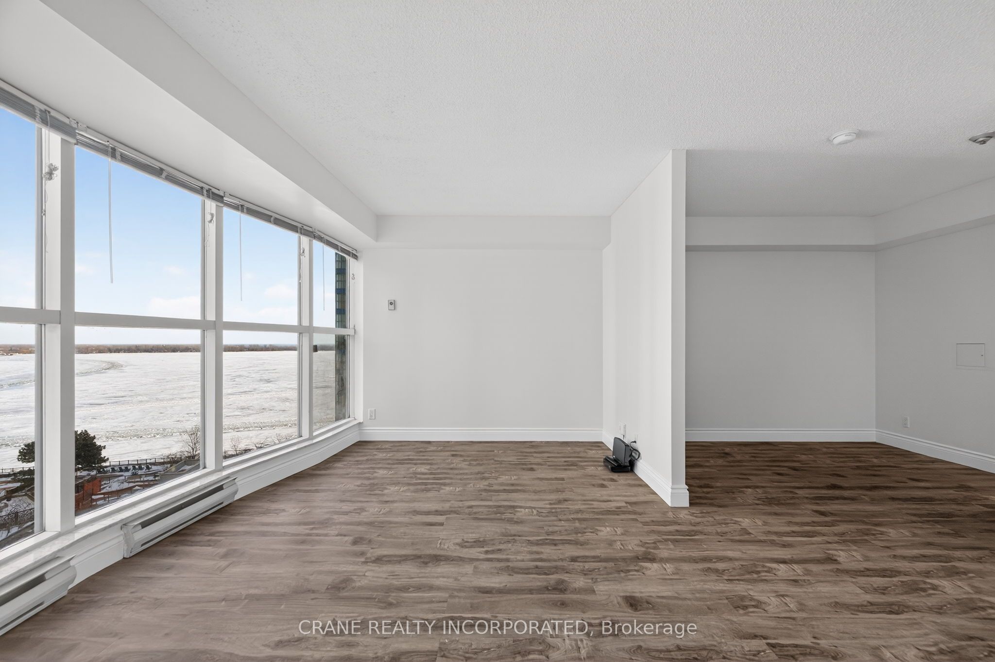 Additional image 2 of 1605-77 Harbour Square, Toronto, ON, M5J 2S2