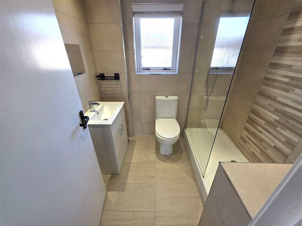 Additional image 12 of 3 bed detached house to rentTroon Place, Newton Mearns, Glasgow G77