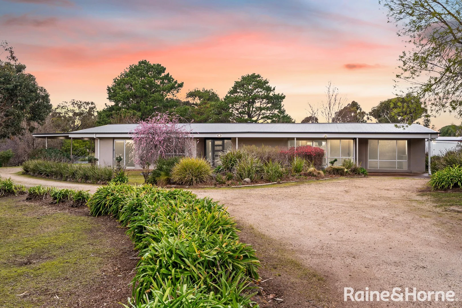 64 Whittakers Lane, Riddells Creek VIC 3431