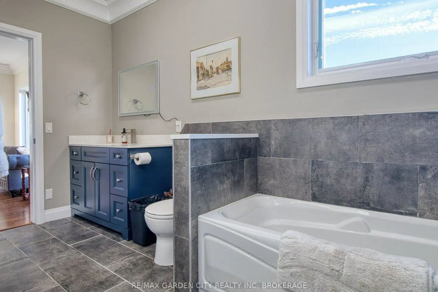 Additional image 5 of 2400 Effingham Street