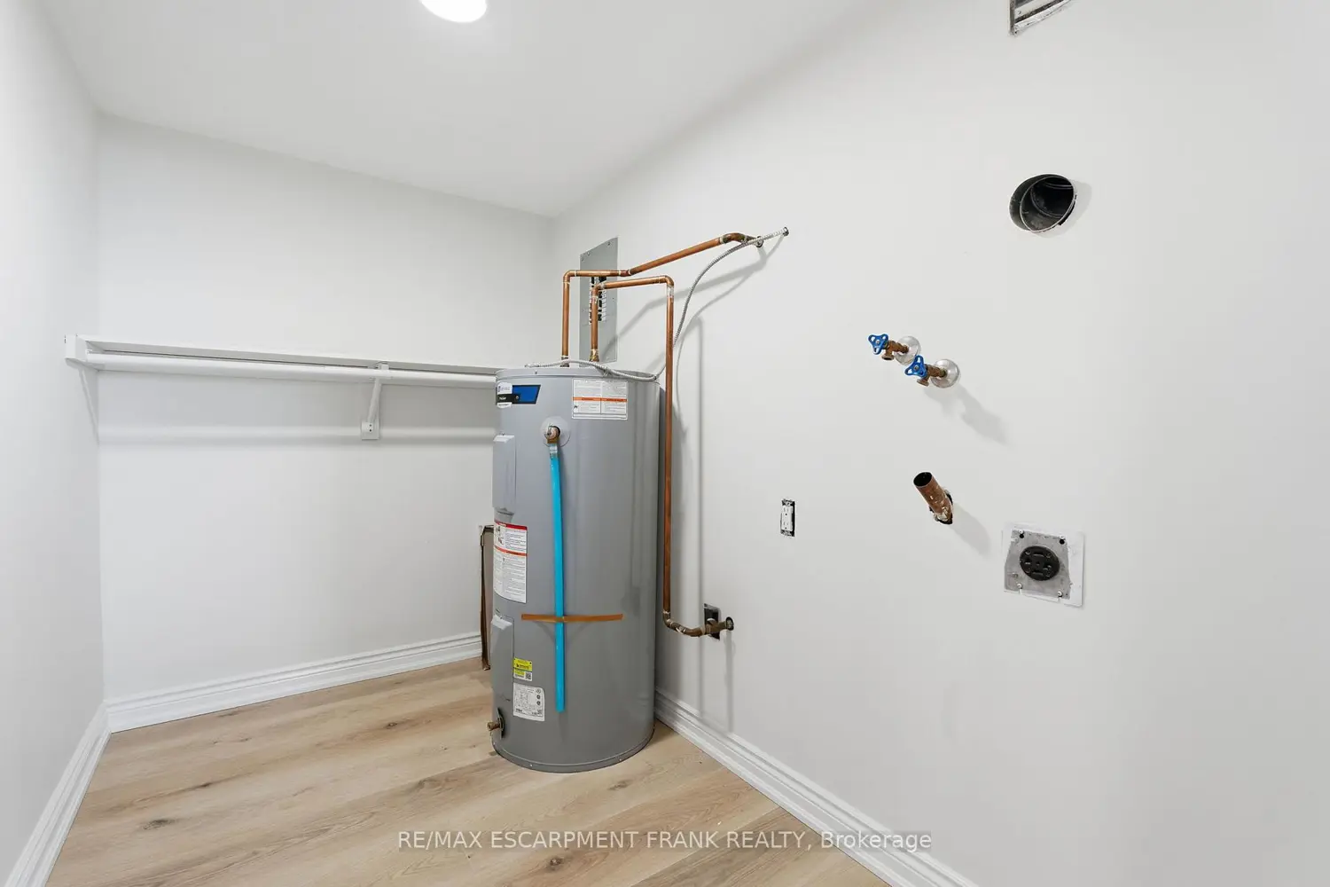 Additional image 16 of 432 Main Street 902