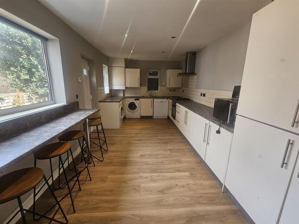 6 bed shared accommodation to rentDerby Grove, Nottingham NG7 photo 2