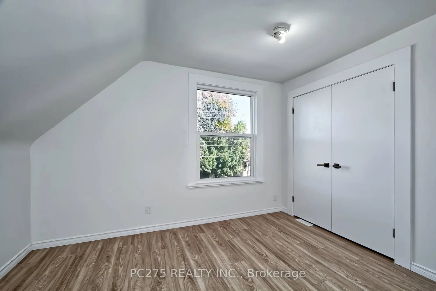 Additional image 11 of 549 Quebec Street