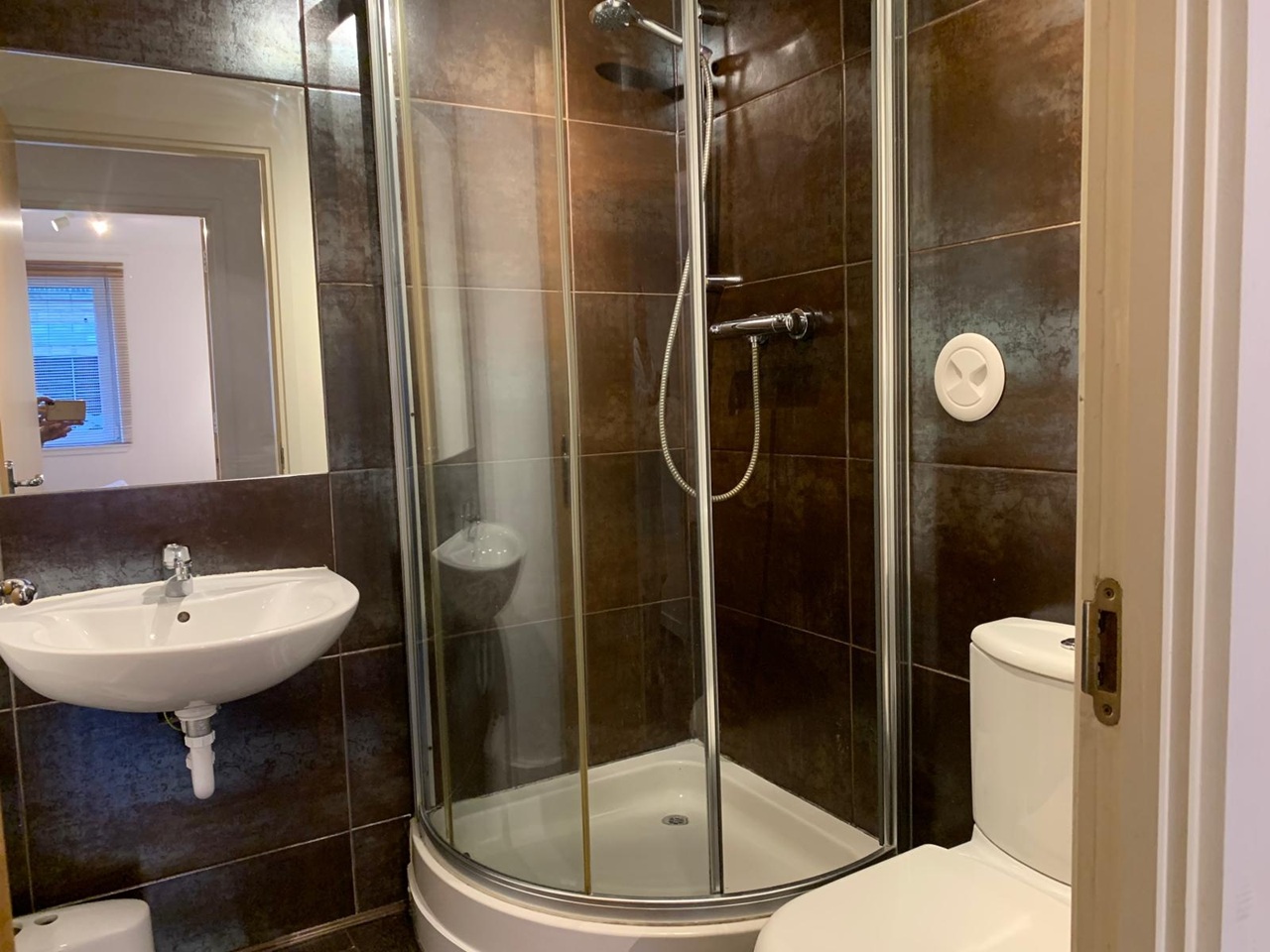 Additional image 5 of 2 Bed Flat, Albion Gardens, EH7, N1 7GU