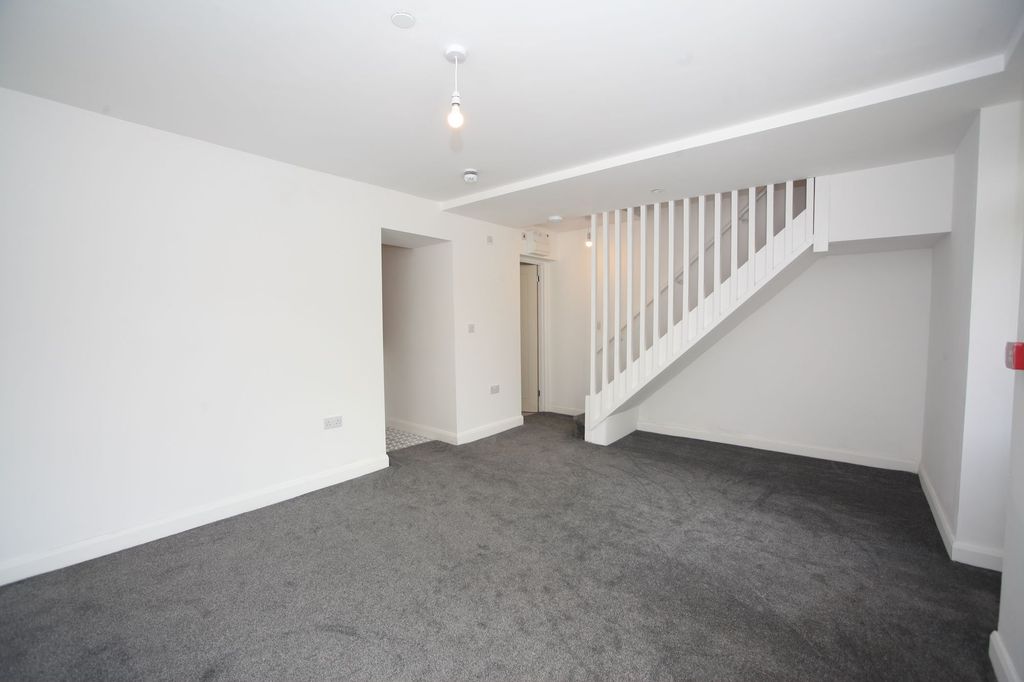 Studio to rentBute Street, Treherbert CF42 photo 5
